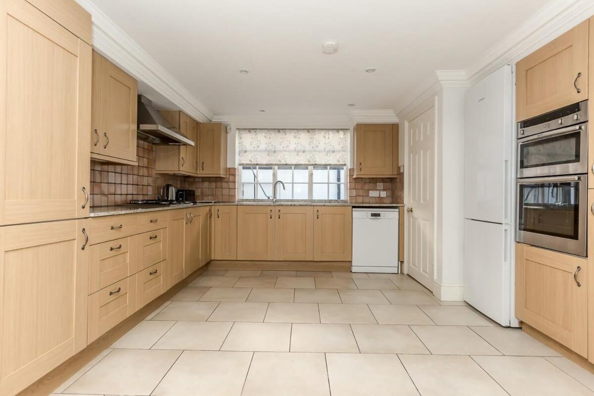 Stunning 3br With Terrace In Knightsbridge Holiday home *