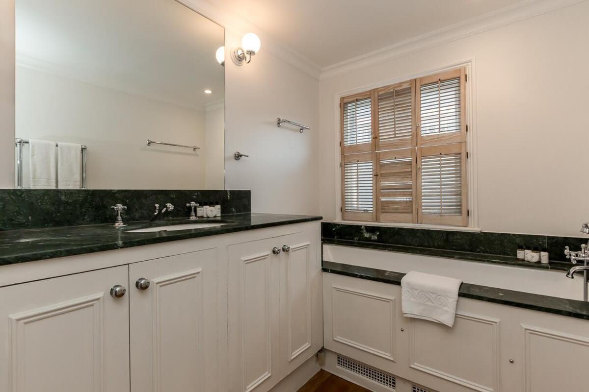 Stunning 3br With Terrace In Knightsbridge * London