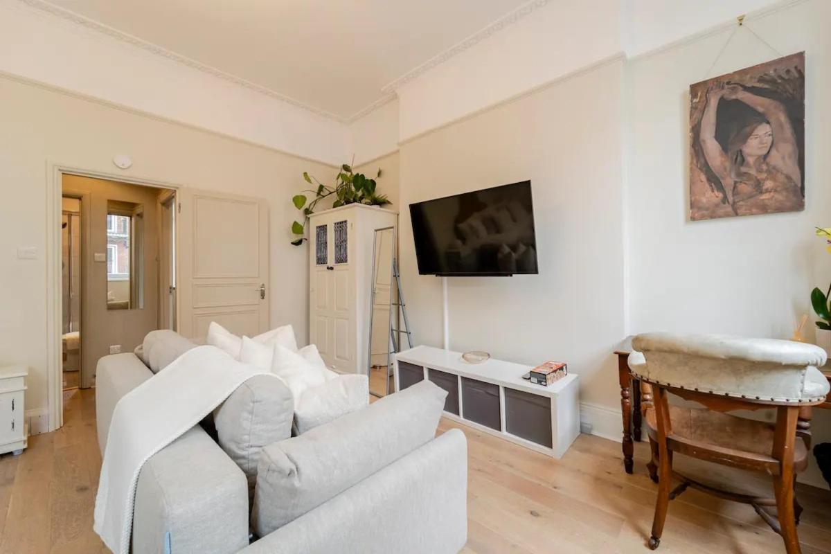 Crawford Street Studio, By The Design Traveller Apartment London