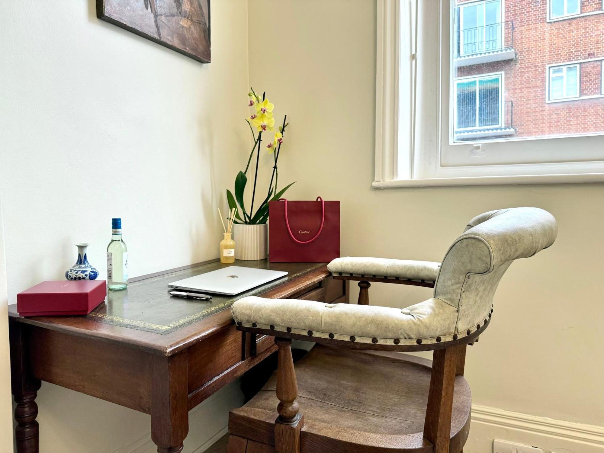 Crawford Street Studio, By The Design Traveller Apartment *