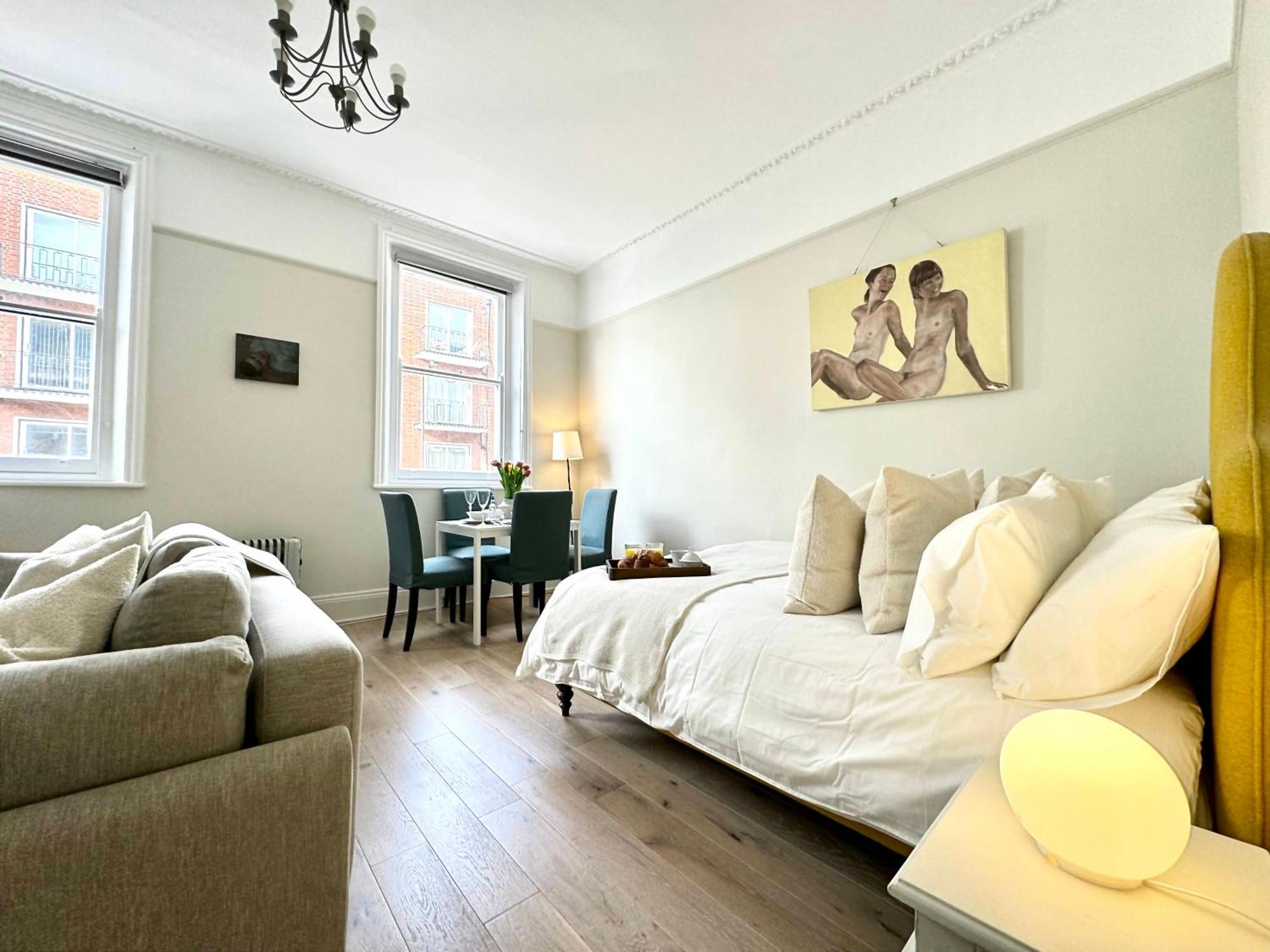 Apartment Crawford Street Studio, By The Design Traveller London