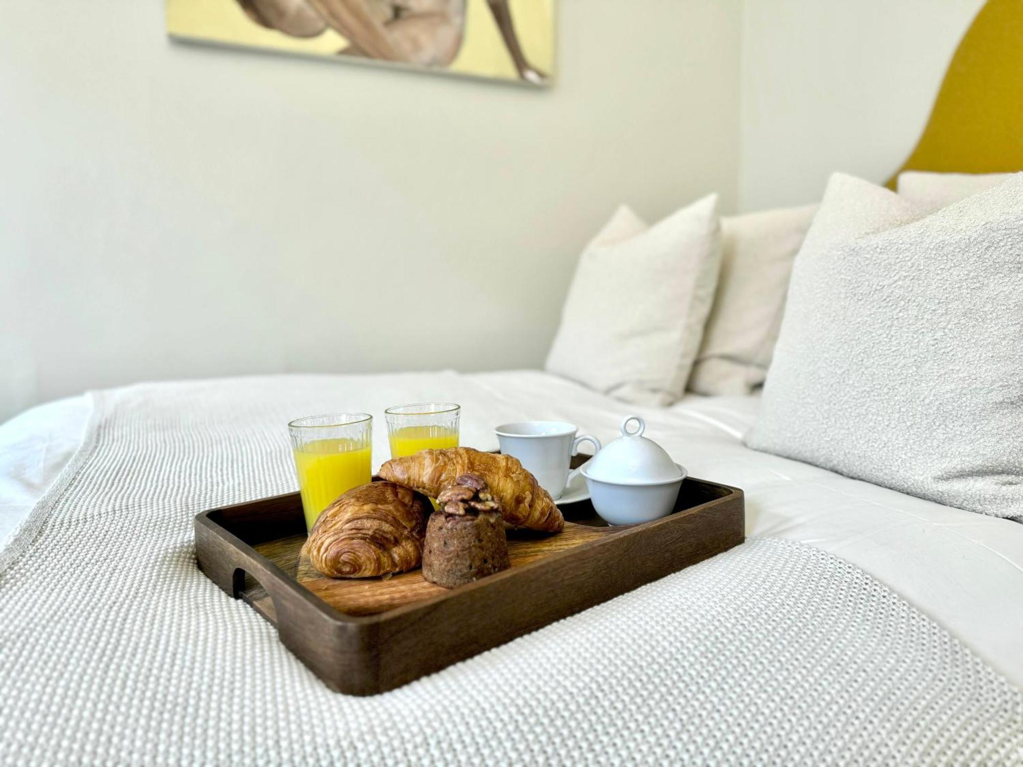 Crawford Street Studio, By The Design Traveller Apartment