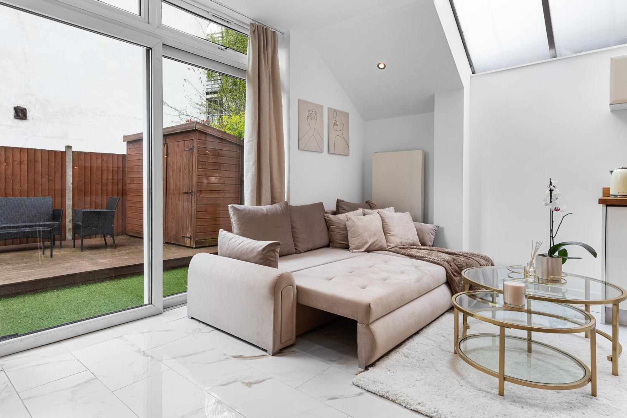 Elegant Oasis - 2 Bed - Garden - 65 Inch Tv & Netflix *