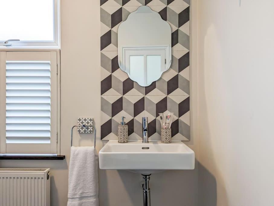 Apartment Charming 3br In Trendy Tottenham Neighborhood *