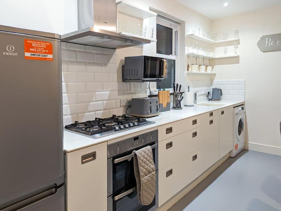 Apartment Charming 3br In Trendy Tottenham Neighborhood