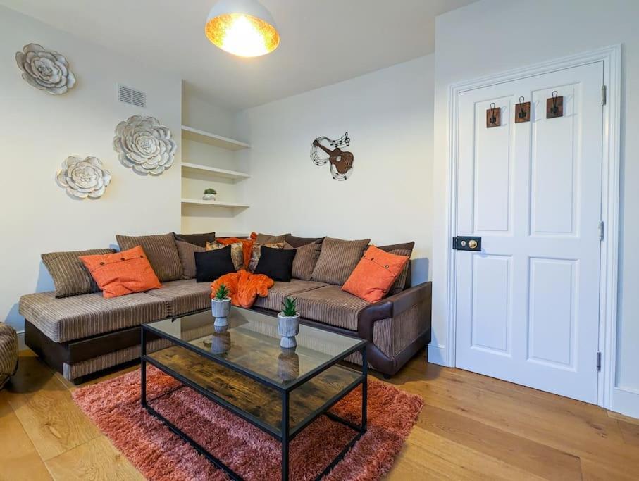 Apartment Charming 3br In Trendy Tottenham Neighborhood *