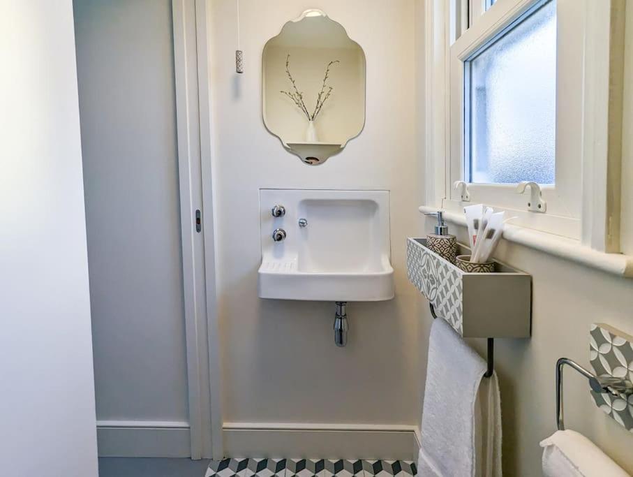 Charming 3br In Trendy Tottenham Neighborhood * London
