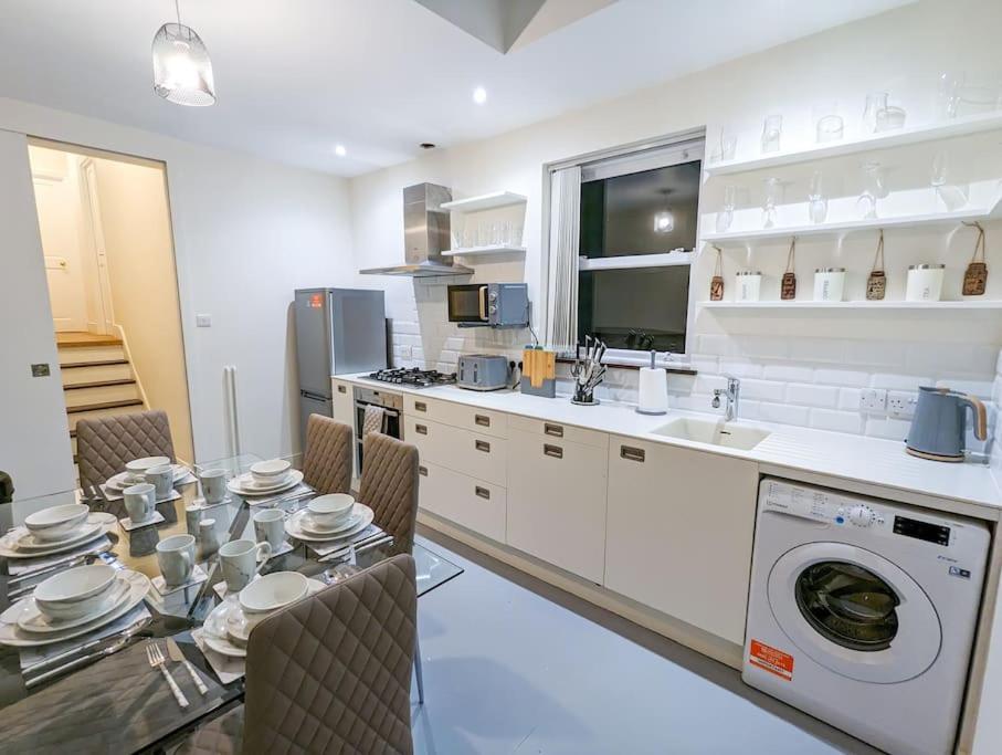 Apartment Charming 3br In Trendy Tottenham Neighborhood