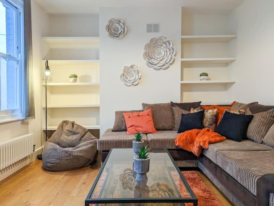 Charming 3br In Trendy Tottenham Neighborhood London