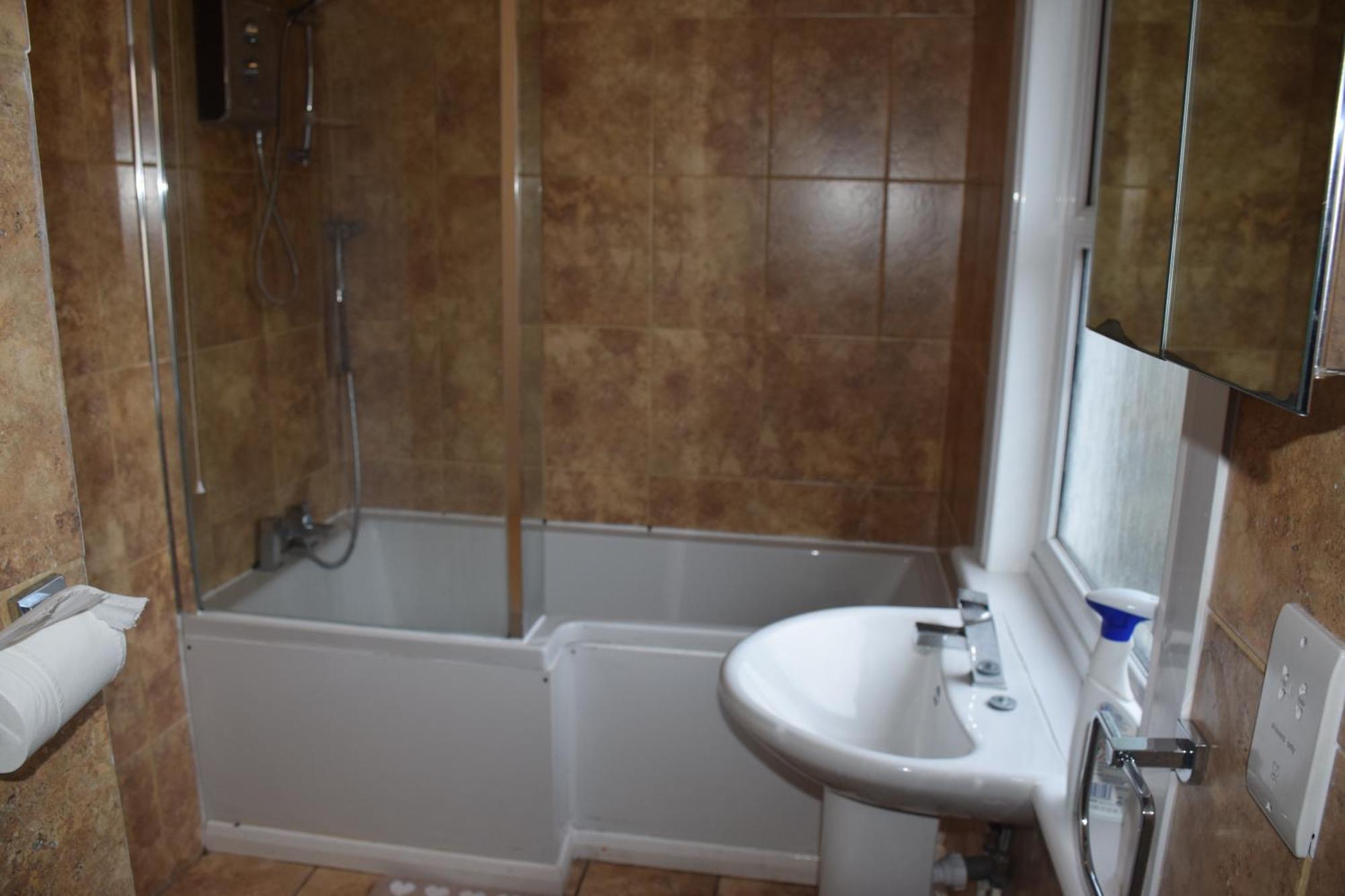 Apartment Bedroom Flat Colliers Wood London