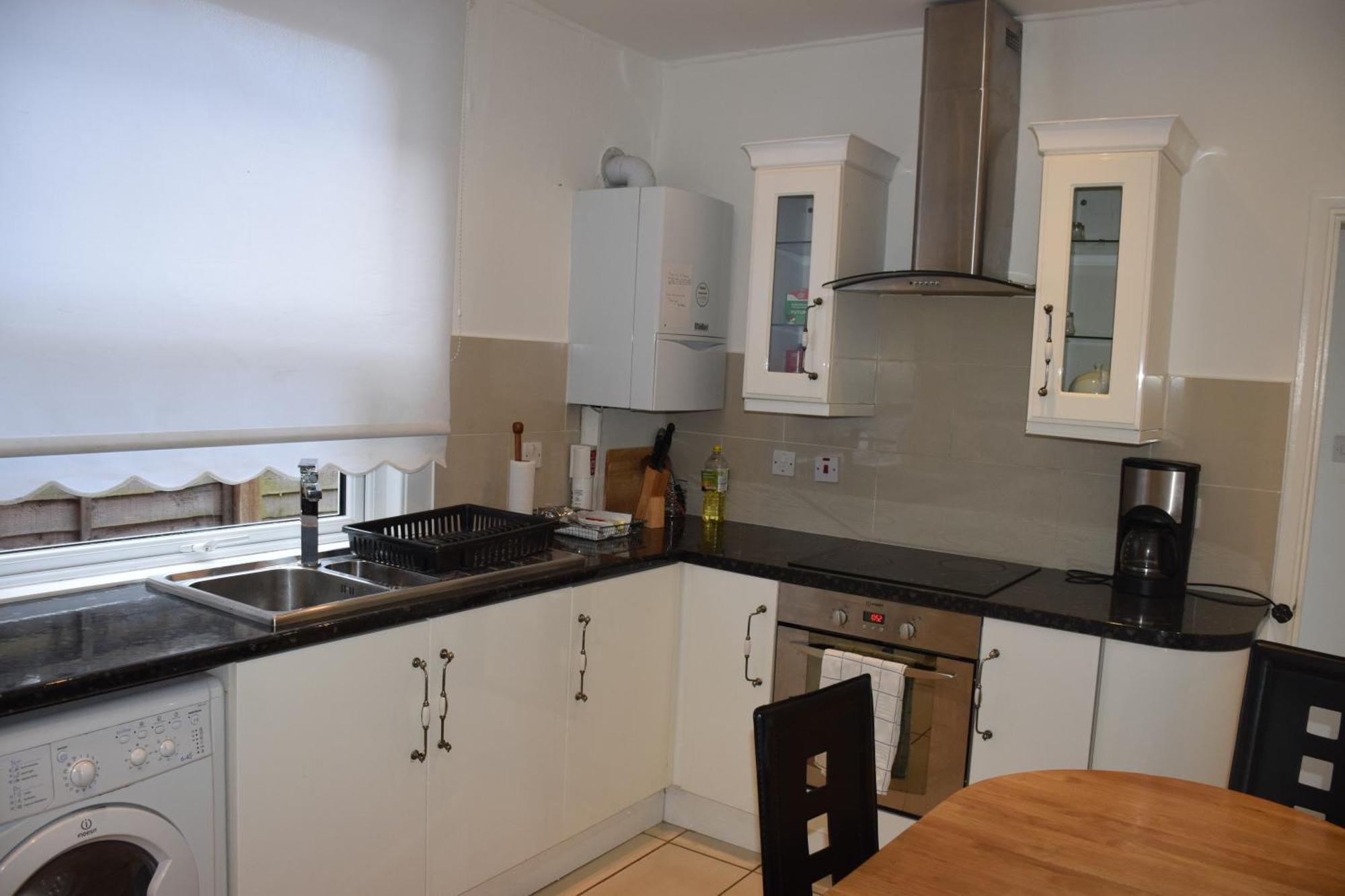 Bedroom Flat Colliers Wood Appartement
