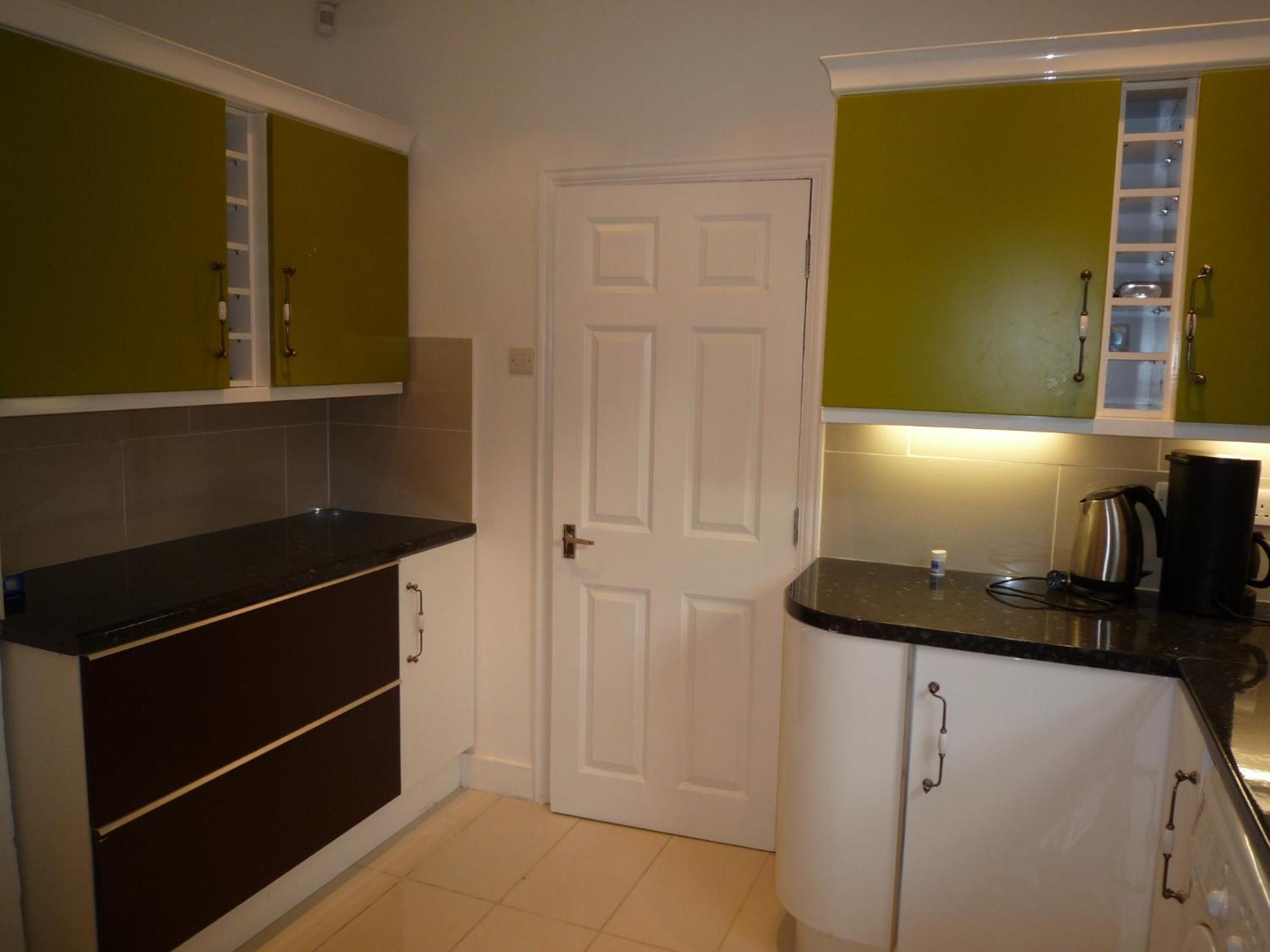 Appartement Bedroom Flat Colliers Wood Londen
