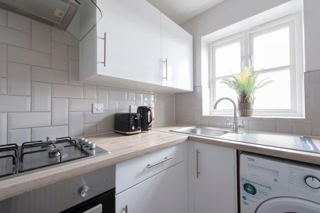 Appartement Lovely 2 Bedroom With River & View Londen
