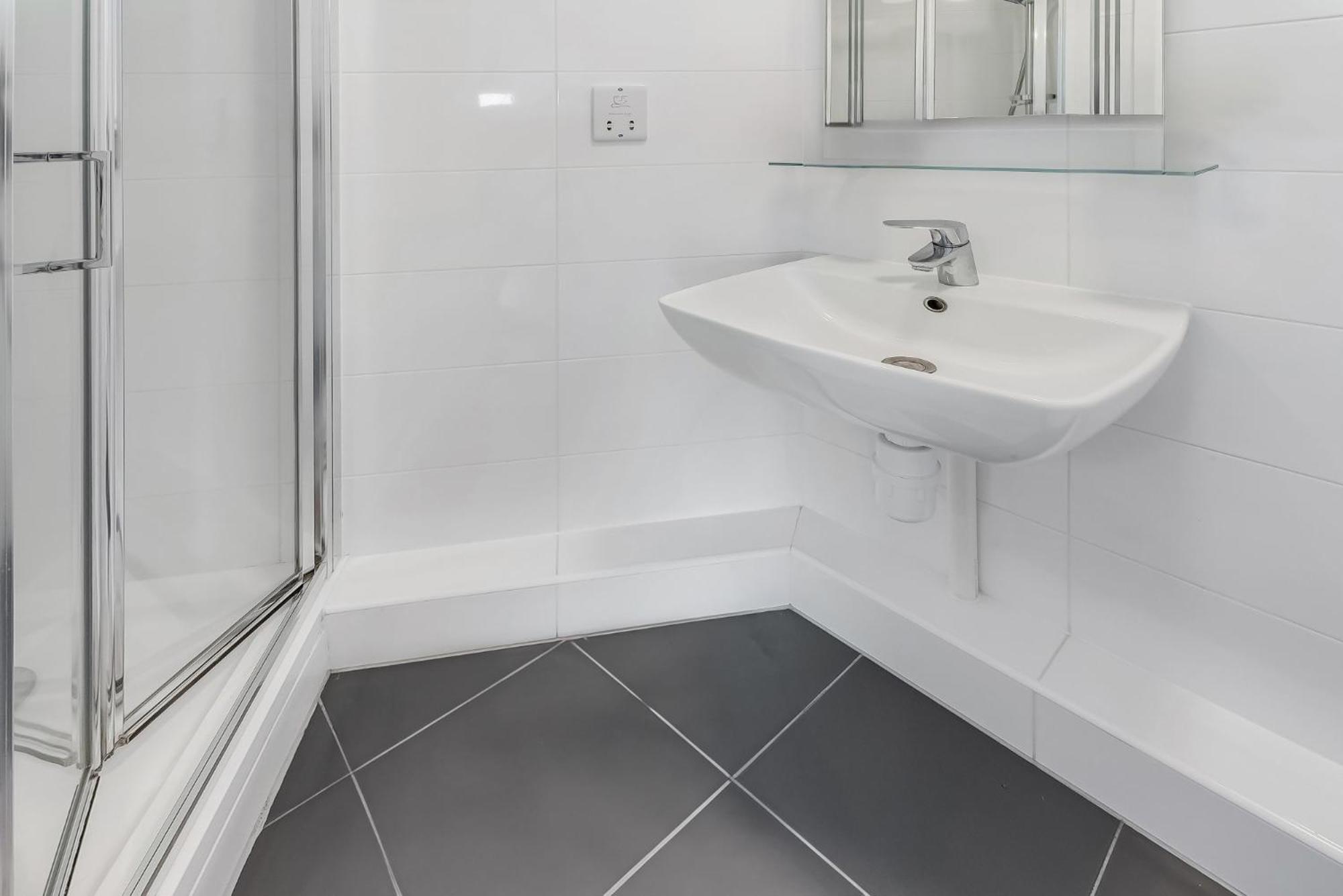 Contemporary At Chapter White In Appartement