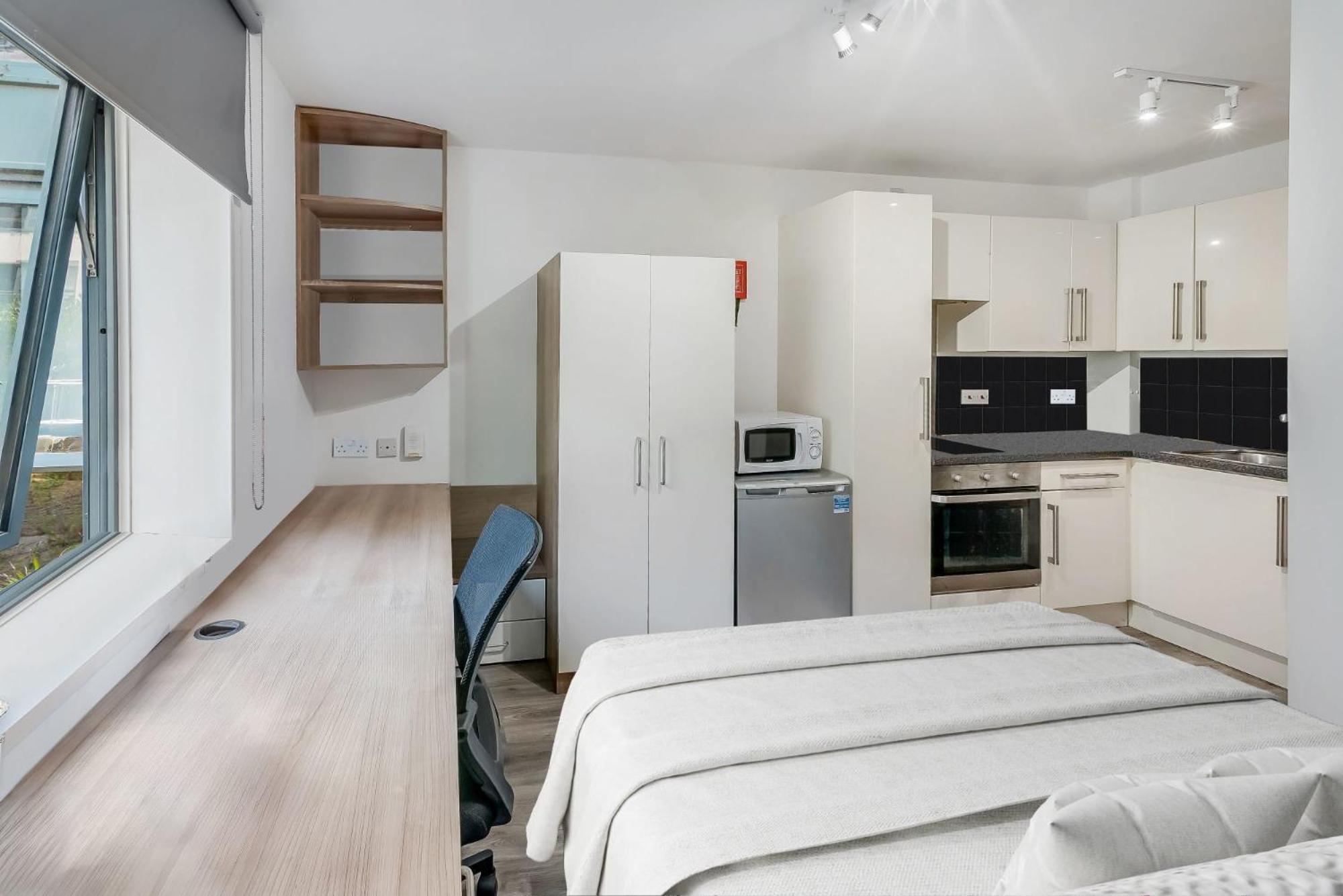 Modern And Private Bedrooms With Shared Kitchen At Chapter Islington In For Students Only Apartment *