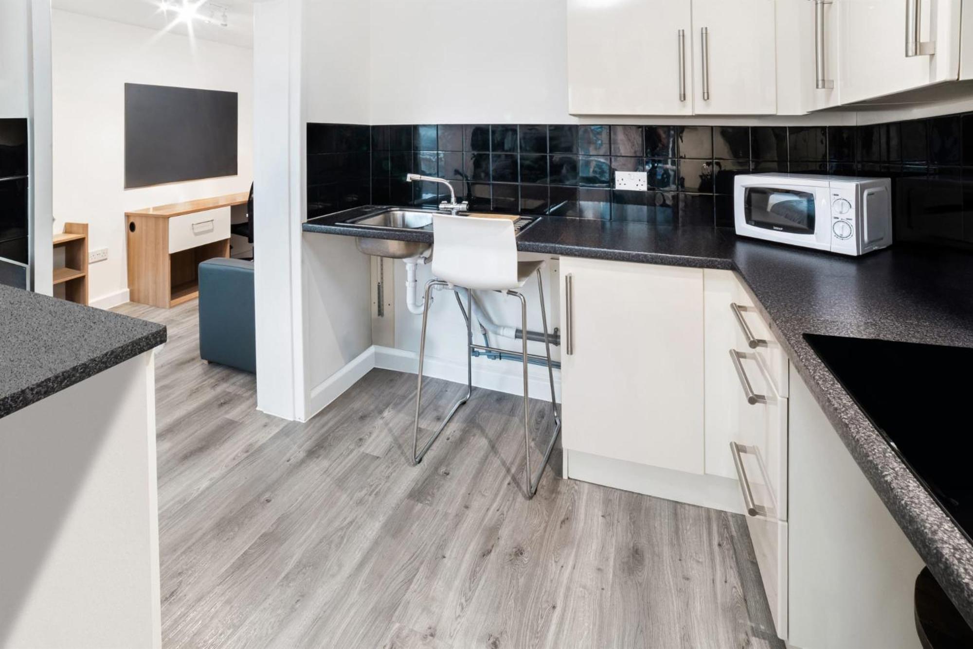 Modern And Private Bedrooms With Shared Kitchen At Chapter Islington In For Students Only * London