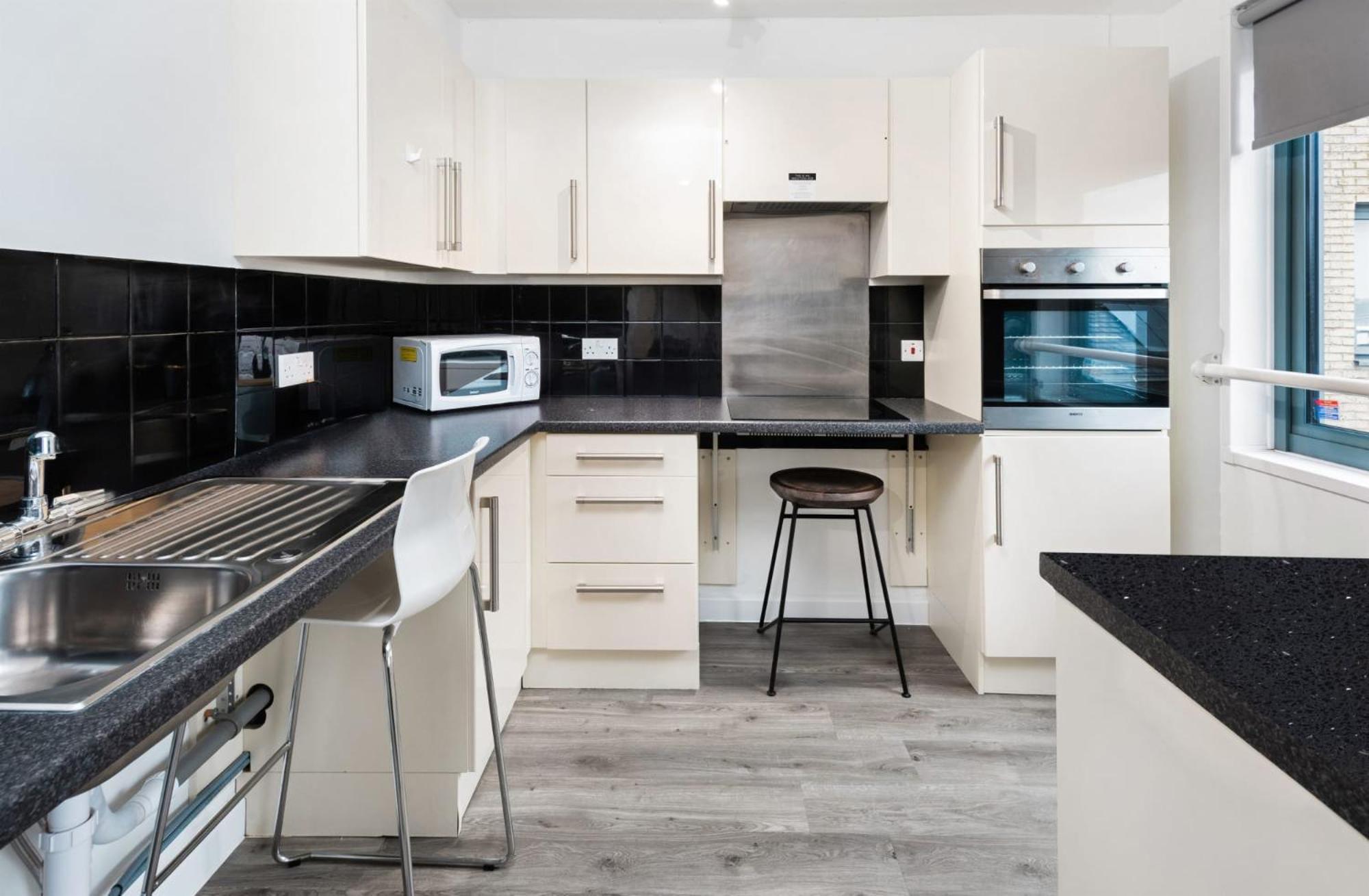 Apartment Modern And Private Bedrooms With Shared Kitchen At Chapter Islington In For Students Only *