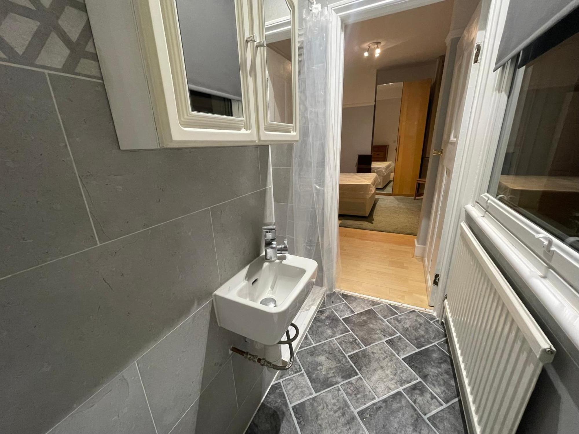 With Private Bathroom And Shared Kitchen Accommodatie bij particulieren Londen