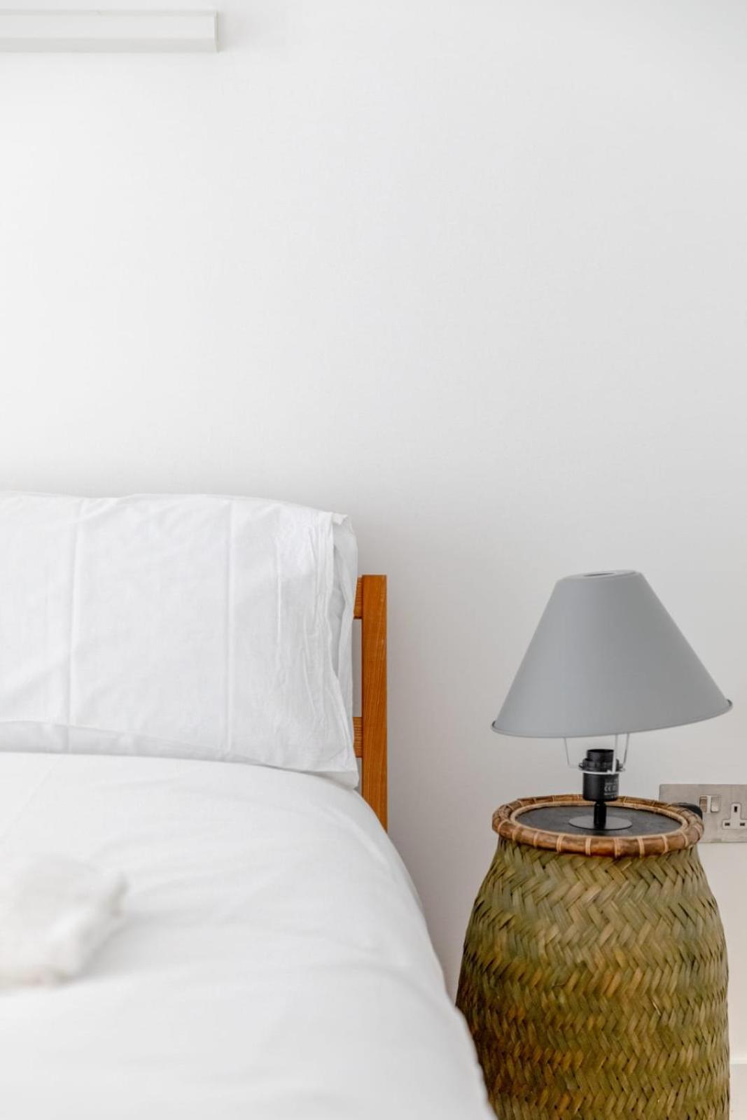 Sleek & Stylish 2bd Flat - Warren Street Londen