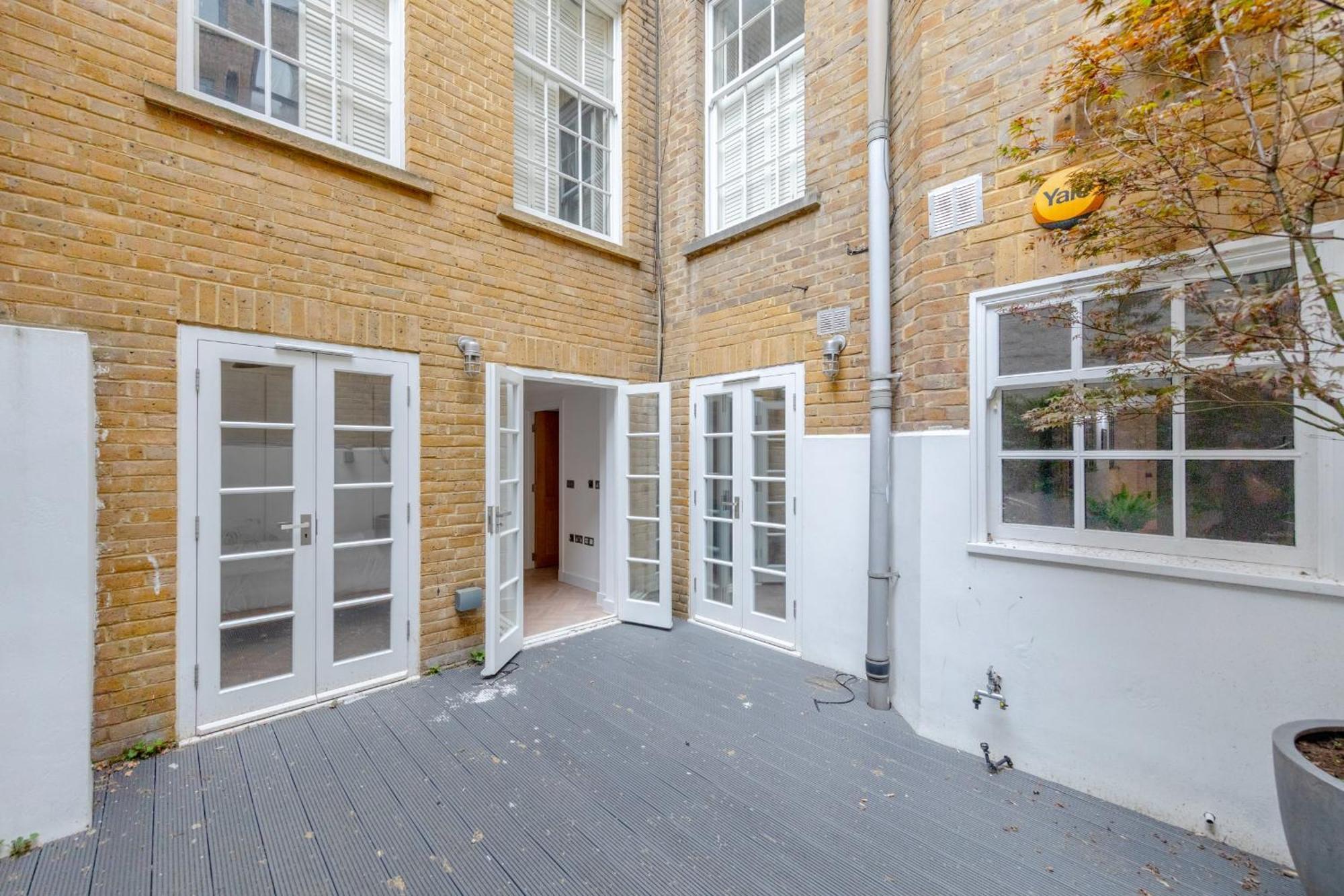 Sleek & Stylish 2bd Flat - Warren Street Appartement Londen
