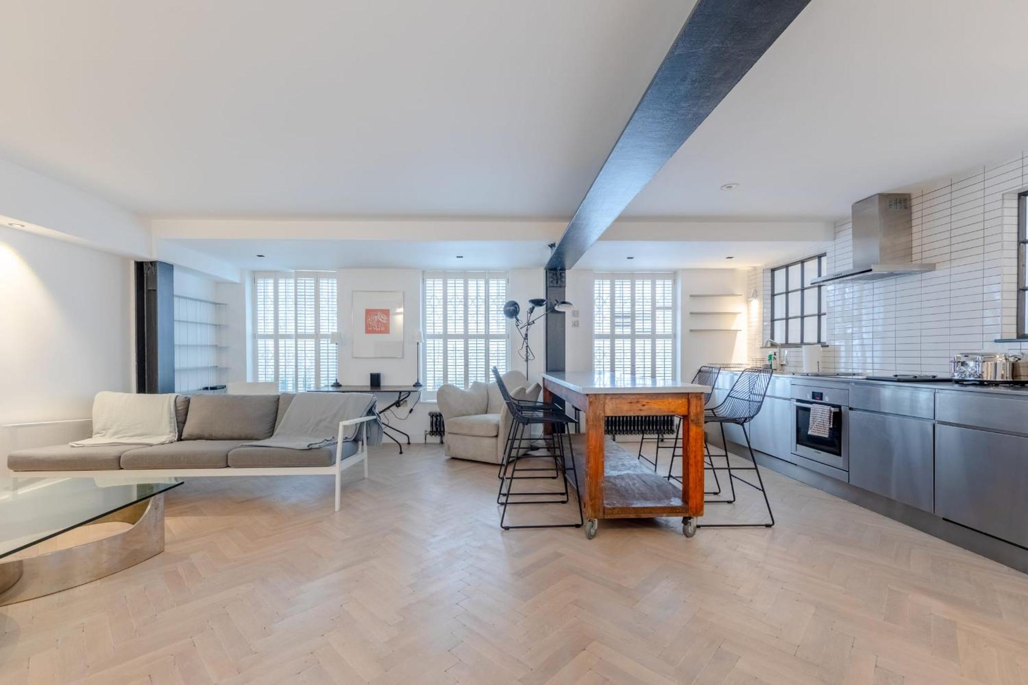 Sleek & Stylish 2bd Flat - Warren Street Appartement Londen