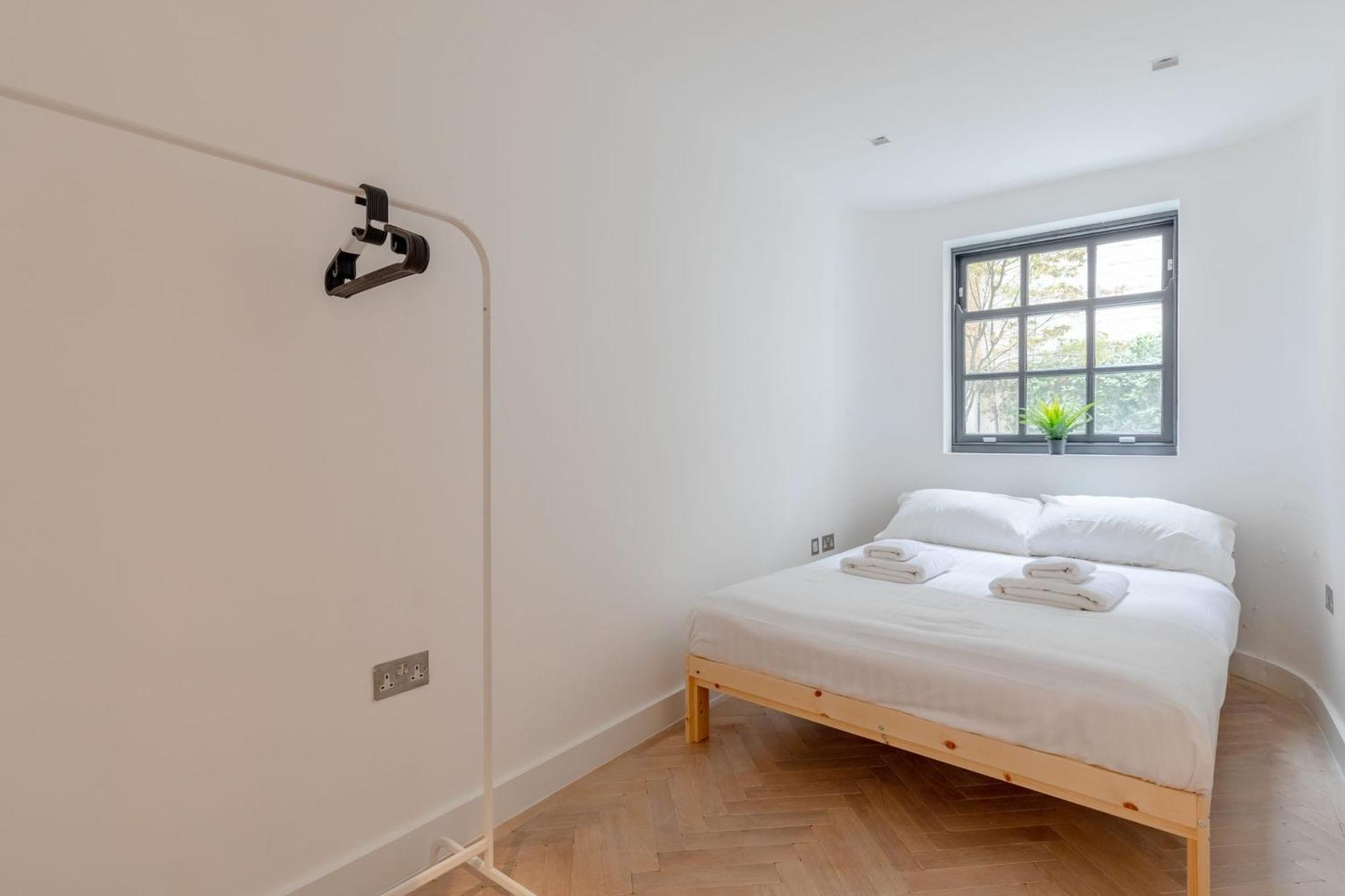 Sleek & Stylish 2bd Flat - Warren Street * Londen