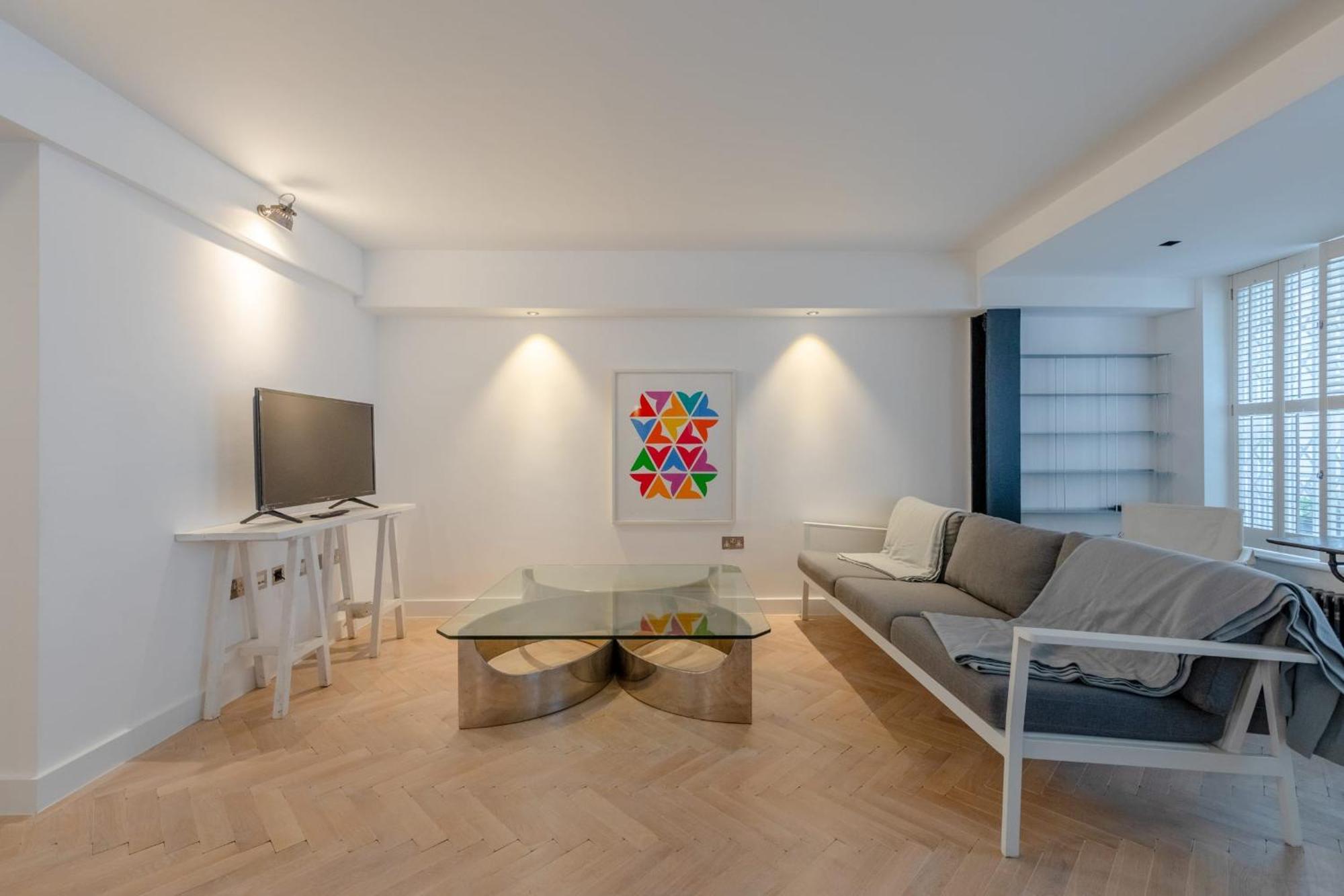 Sleek & Stylish 2bd Flat - Warren Street * Londen