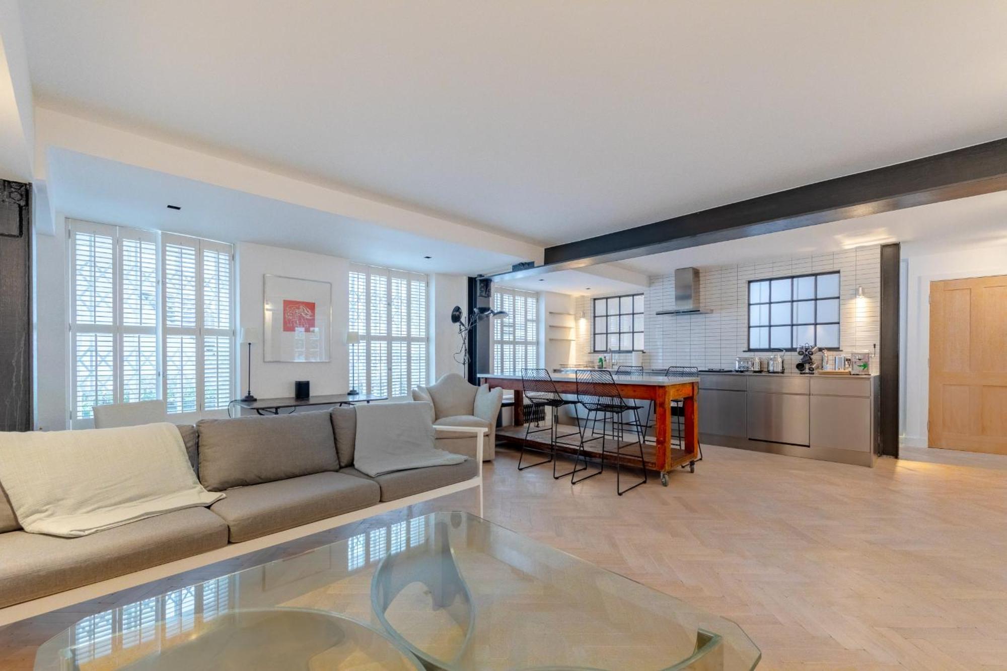 Sleek & Stylish 2bd Flat - Warren Street Apartment *