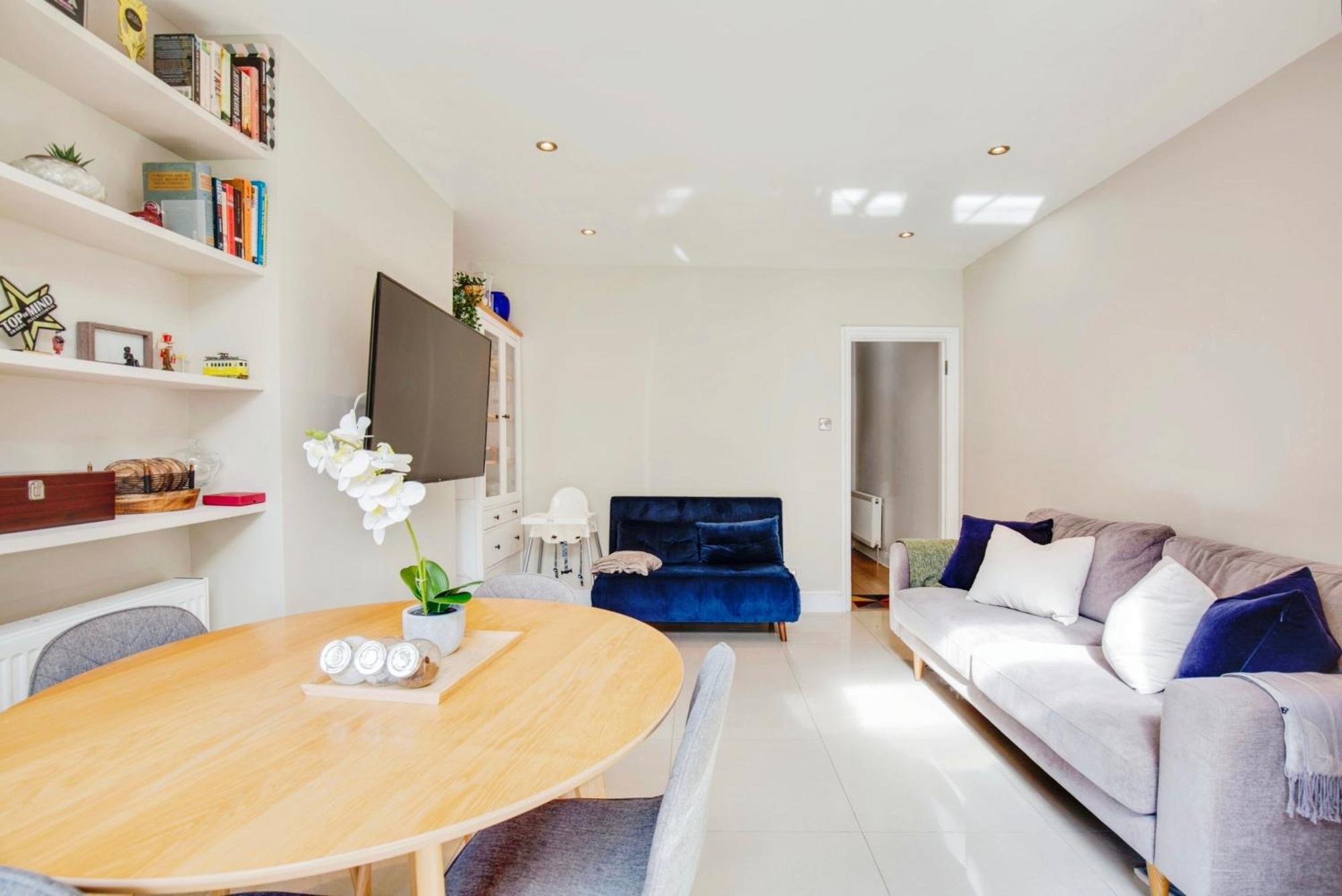Lovely 2 Bedroom Ground Floor Flat With Garden. Appartement Londen