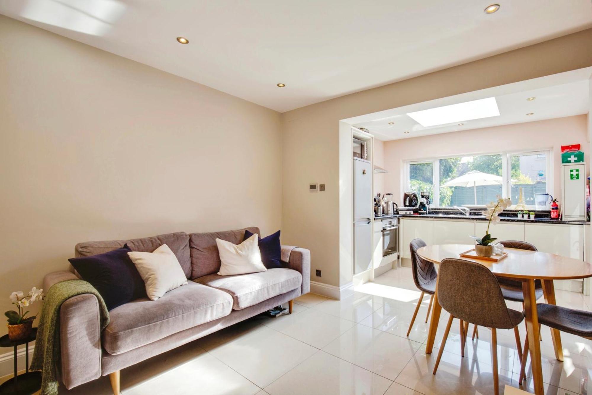 Appartement Lovely 2 Bedroom Ground Floor Flat With Garden. Londen