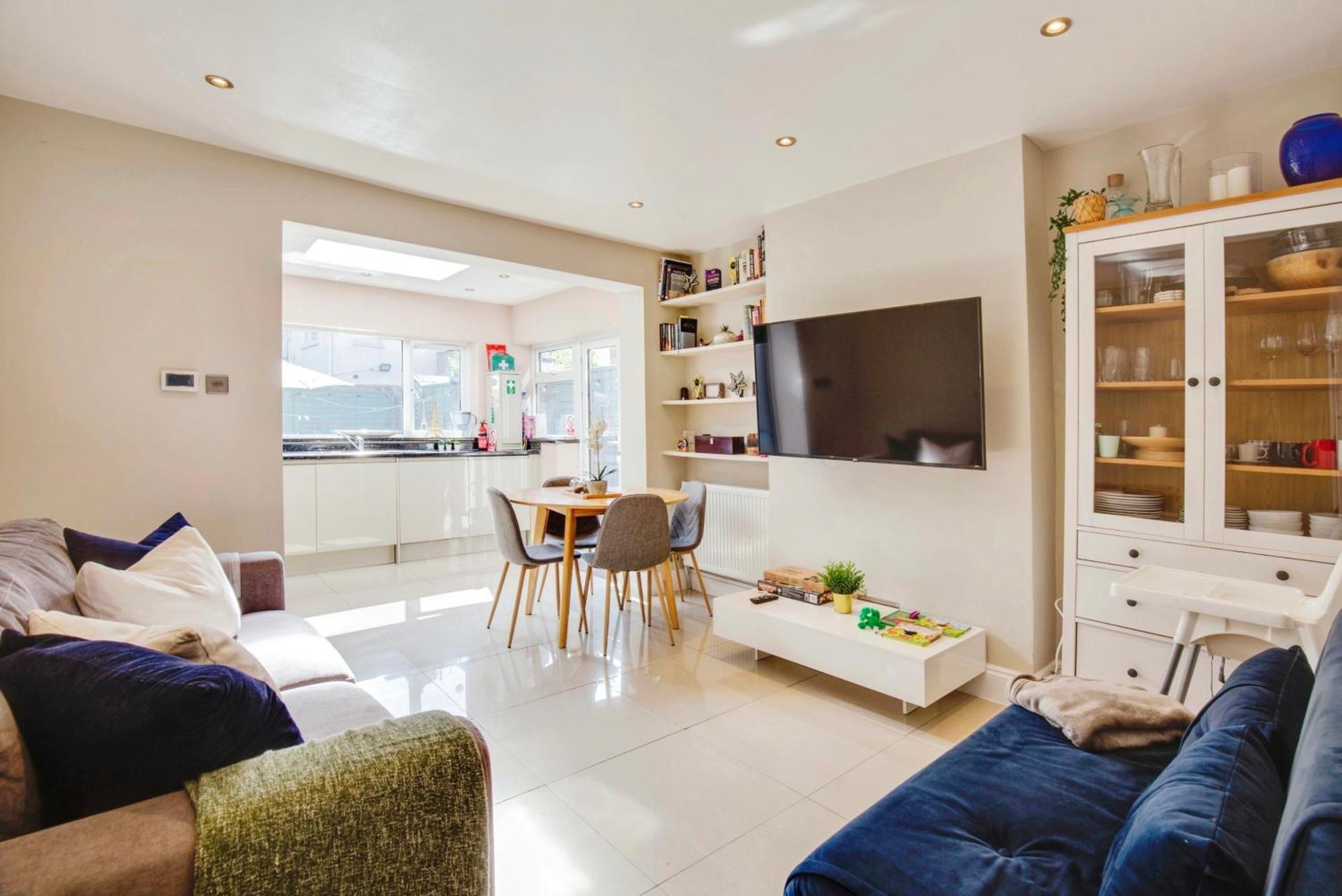 Lovely 2 Bedroom Ground Floor Flat With Garden. Londen