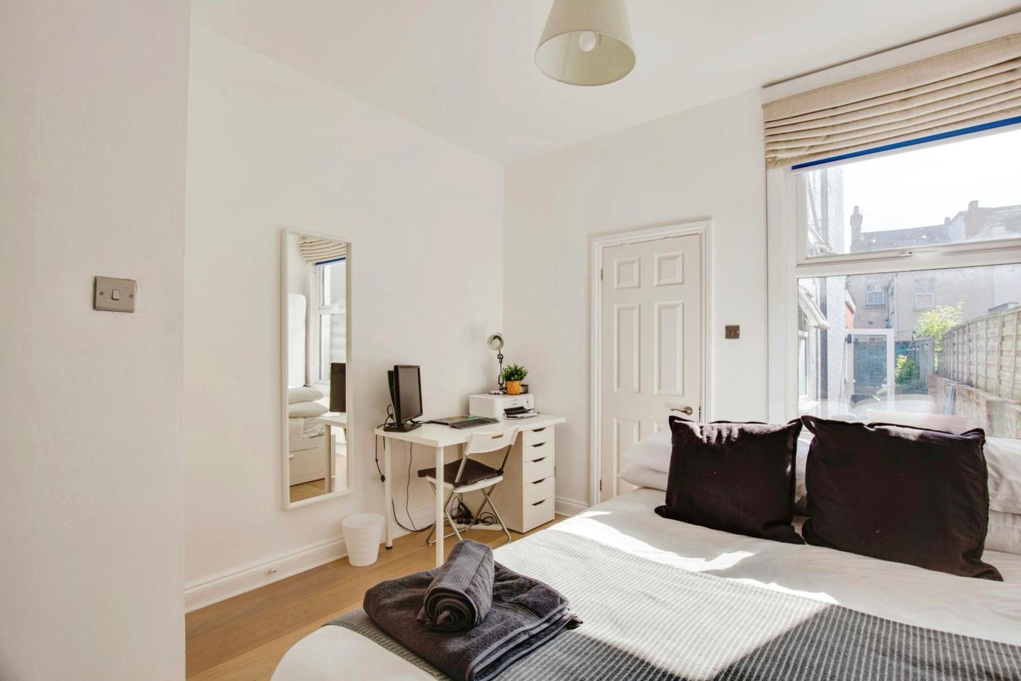 Lovely 2 Bedroom Ground Floor Flat With Garden. Appartement