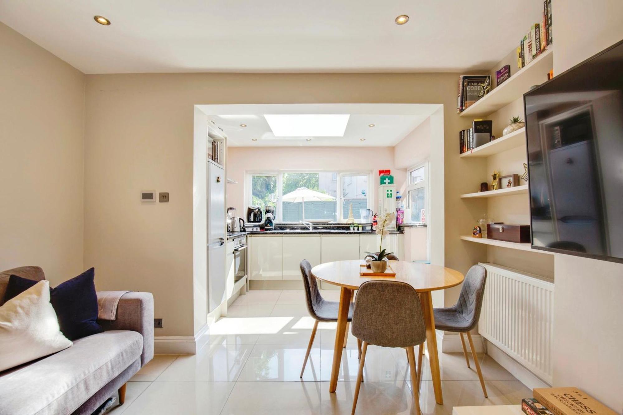 Lovely 2 Bedroom Ground Floor Flat With Garden. Londen