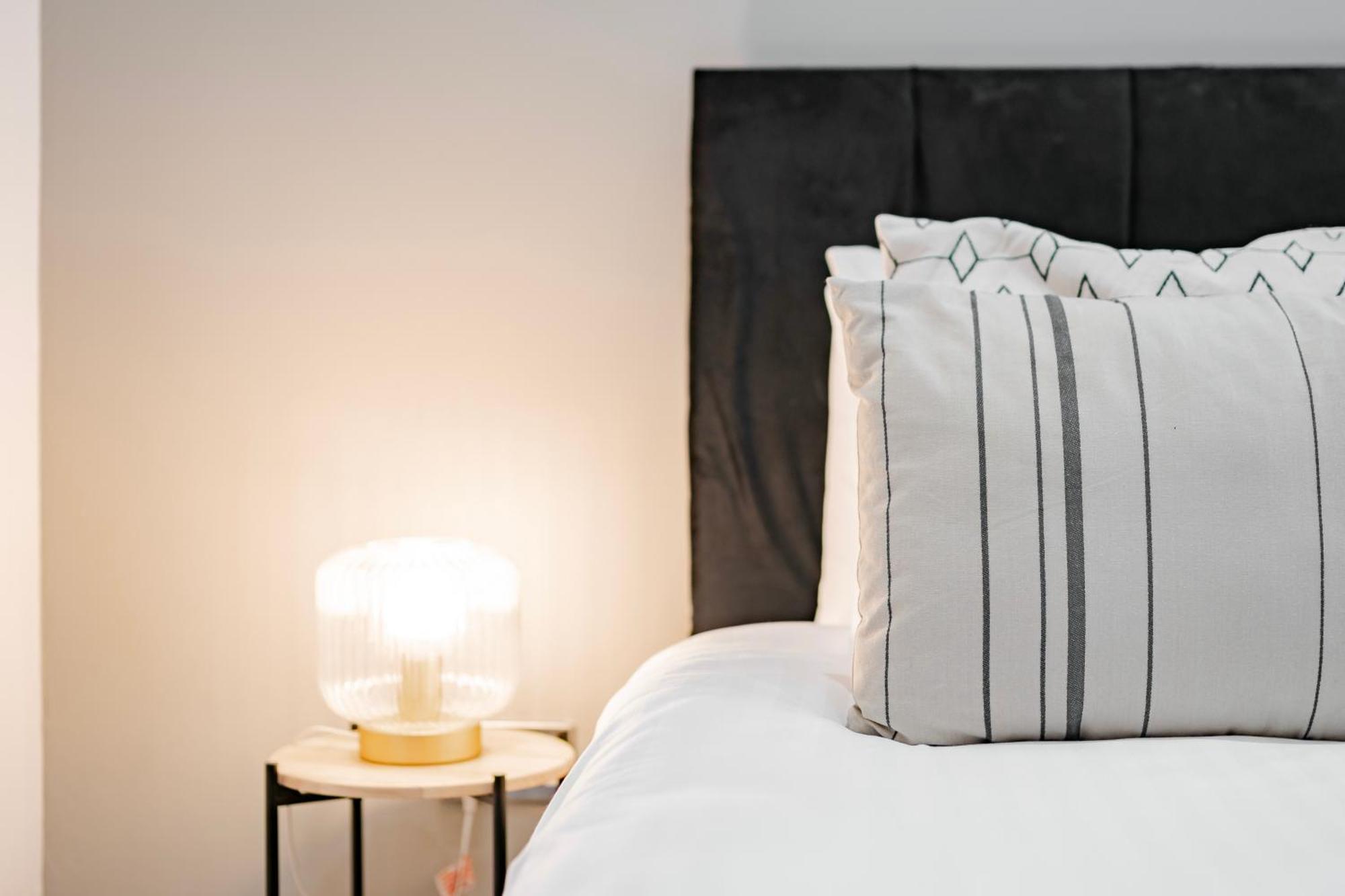 Cosy & Stylish Apmt W/ Fast Wifi *