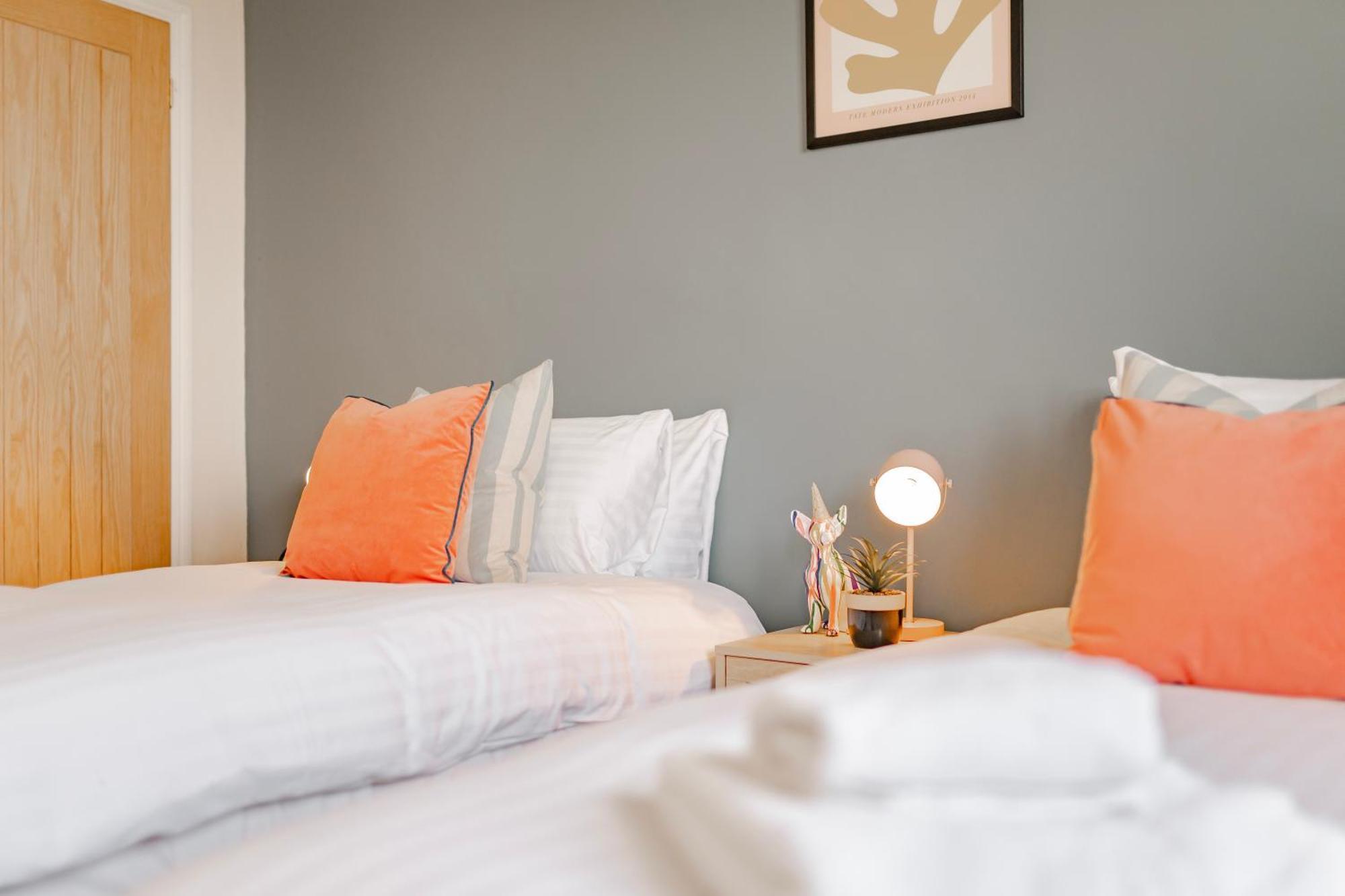 Charming Ldn With Free Parking Apartment