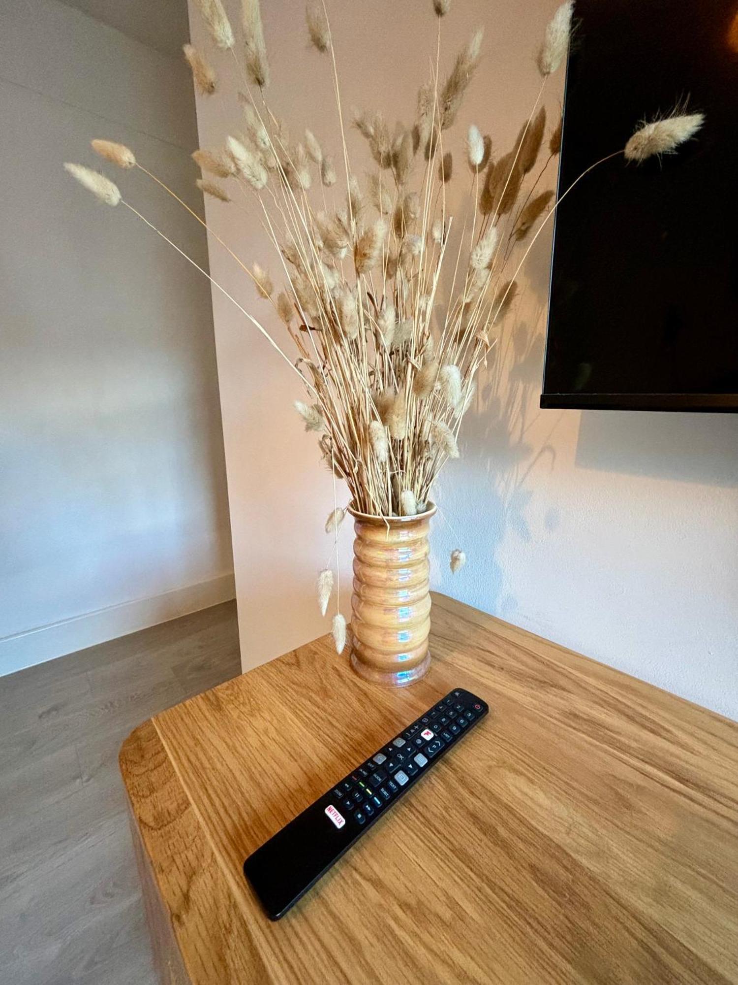 2 Bed, Open Plan, Modernised Flat, Canary Wharf * London