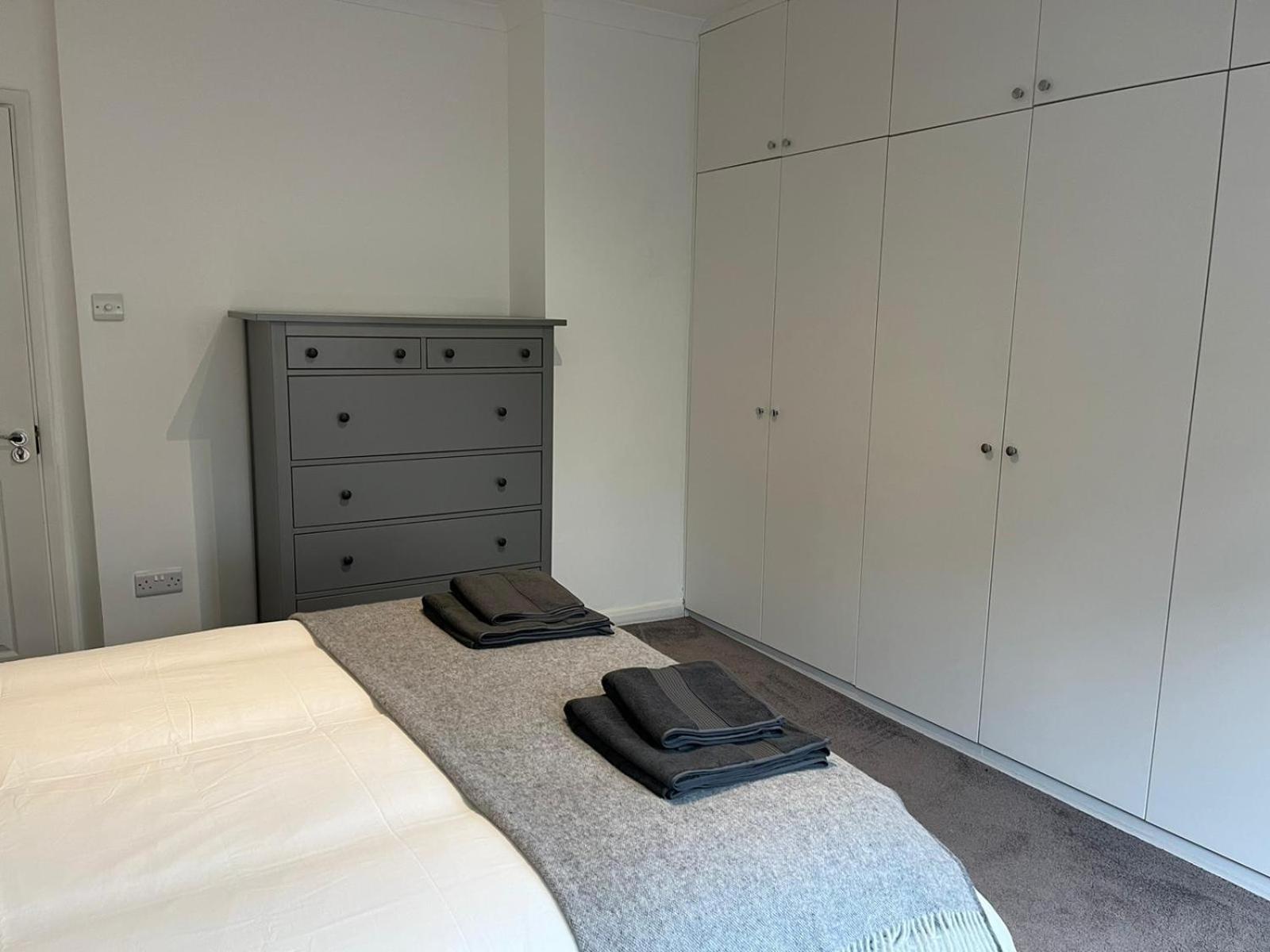 Spacious Self-contained Flat - 33as1 Appartement Londen