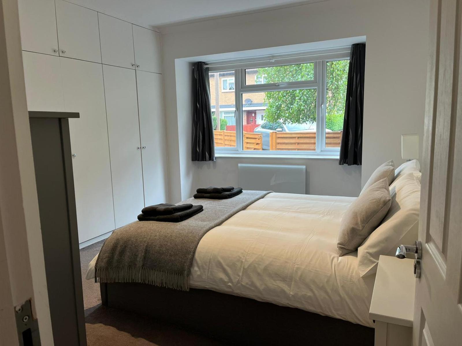 Spacious Self-contained Flat - 33as1 Appartement