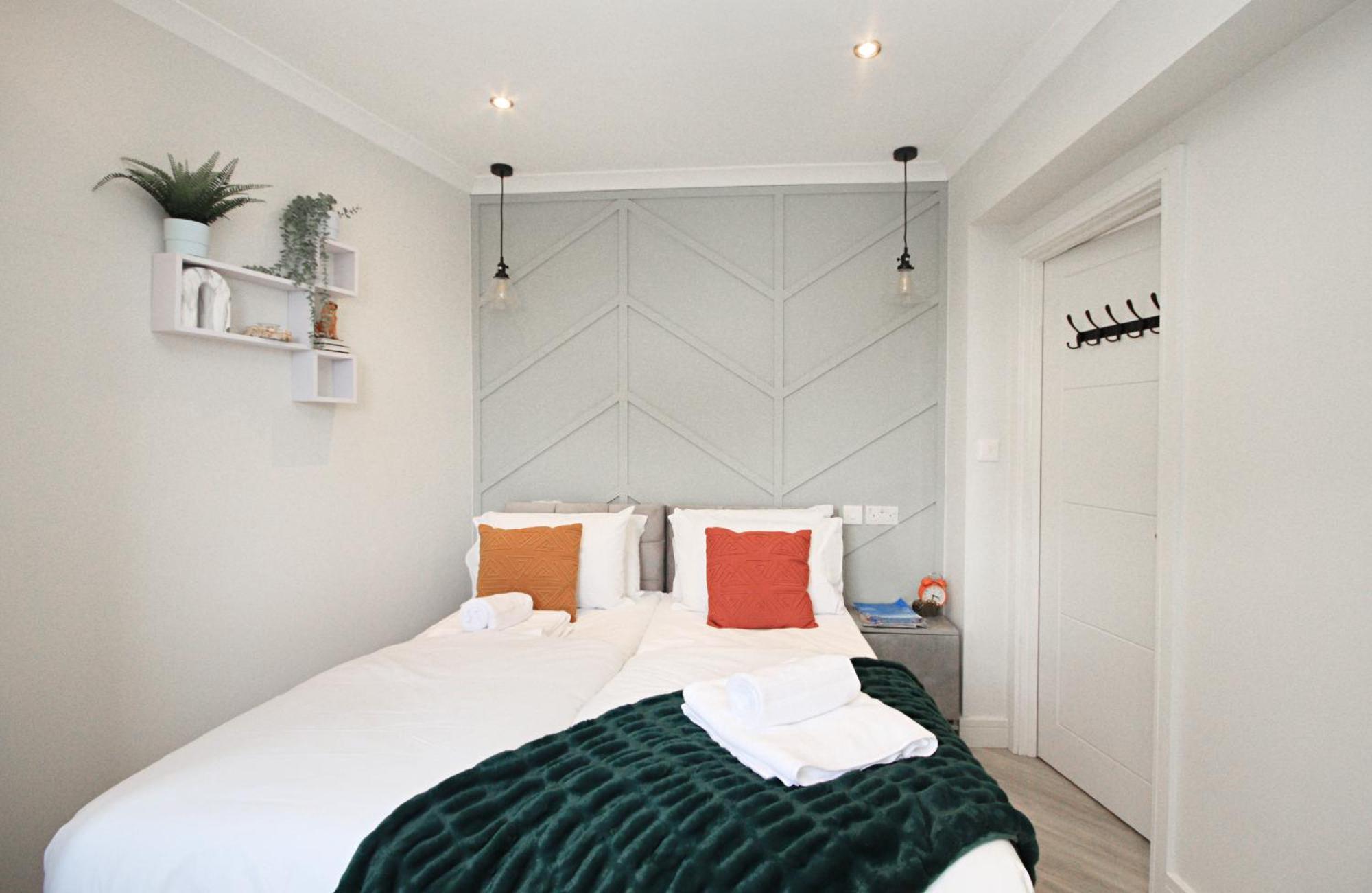 Rayan Heights Cosy 1 Bedroom Flat Sleeps 2 Perfect For Contractors Tourists Families - Free Parking * London