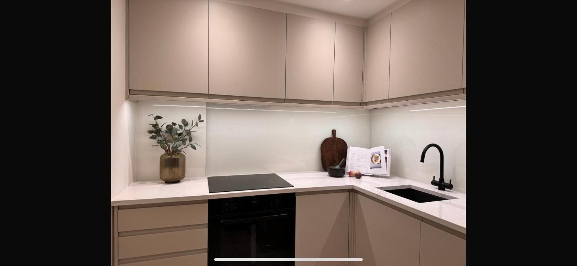 Boutique Luxury Same As A 5 Star Gated 3 Bed 10mins Victoria Bridge Parking Apartment *