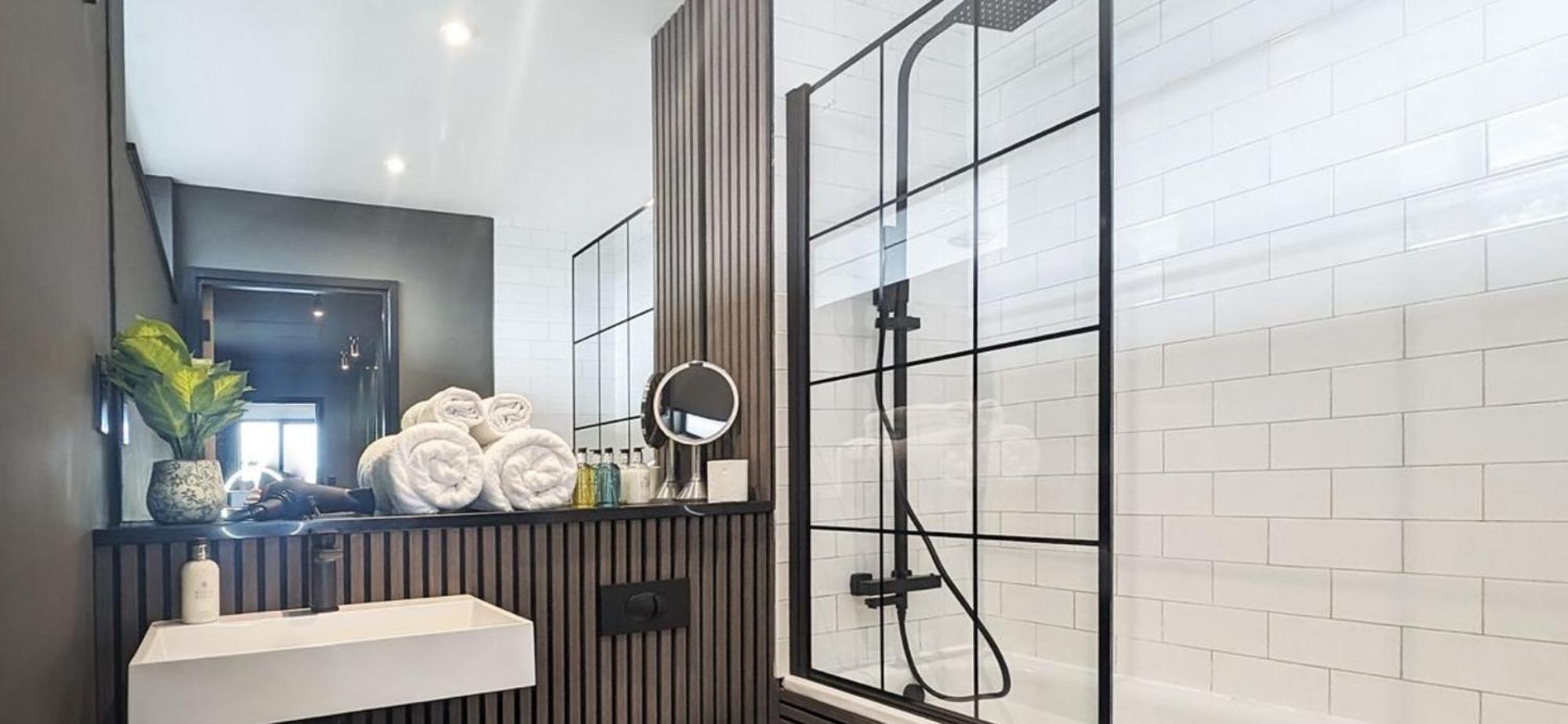 Boutique Luxury Same As A 5 Star Gated 3 Bed 10mins Victoria Bridge Parking Apartment London