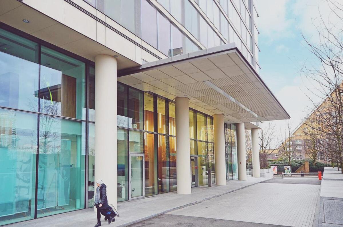 Modern 1 Bed At Heart Of Canary Wharf London