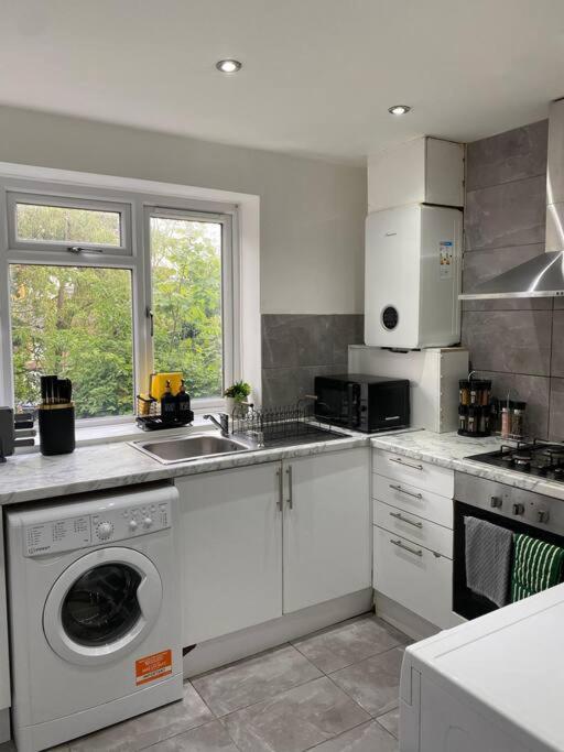 Luxury 2 Bedroom Apartment, Parking, Few Minutes Walk From Wembley Stadium * London