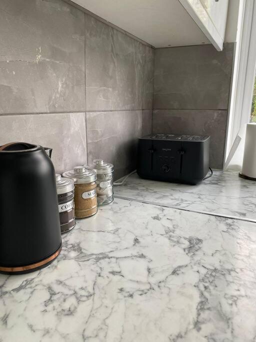Apartment Luxury 2 Bedroom Apartment, Parking, Few Minutes Walk From Wembley Stadium