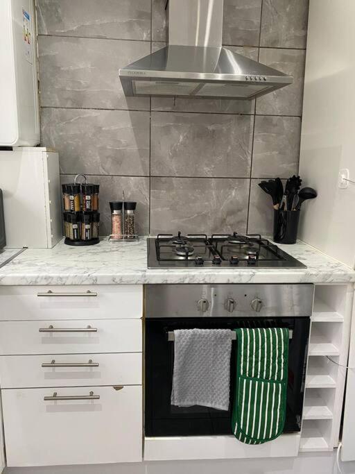 Luxury 2 Bedroom Apartment, Parking, Few Minutes Walk From Wembley Stadium * London