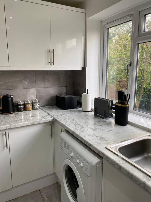 Apartment Luxury 2 Bedroom Apartment, Parking, Few Minutes Walk From Wembley Stadium London