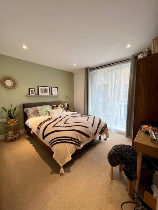 Apartment 1 Bedroom Modern Flat In East 15m To Bank & C Wharf *