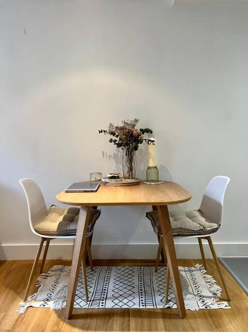 1 Bedroom Modern Flat In East 15m To Bank & C Wharf London
