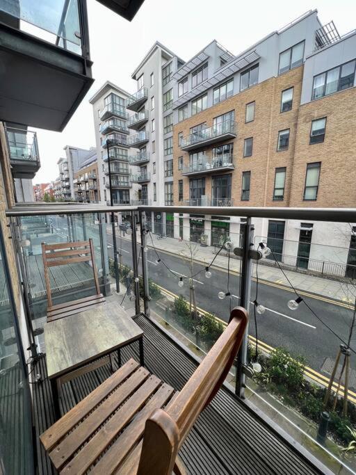 1 Bedroom Modern Flat In East 15m To Bank & C Wharf Apartment *