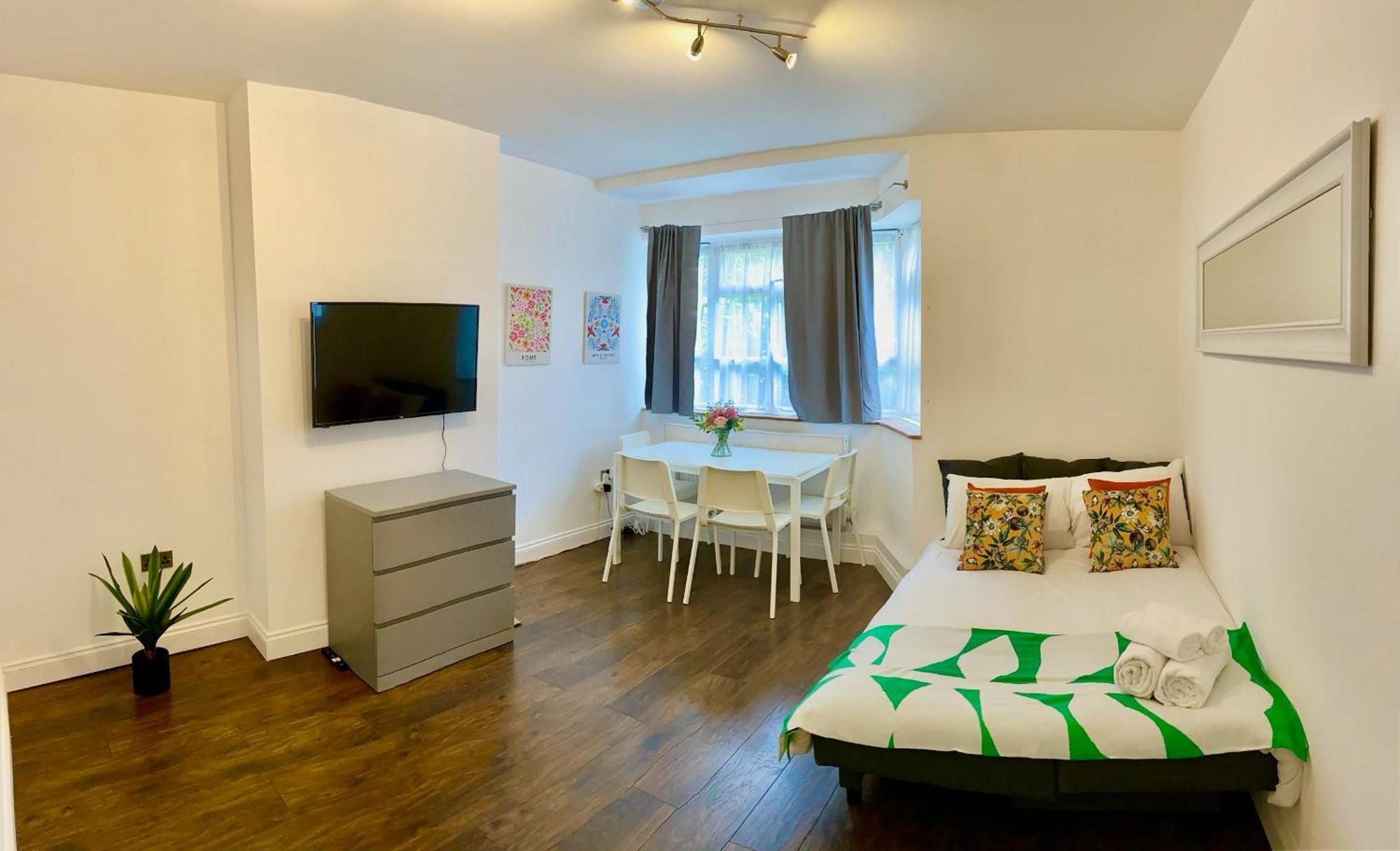 1-bed In - 2 Min Walk To Metro Apartment *